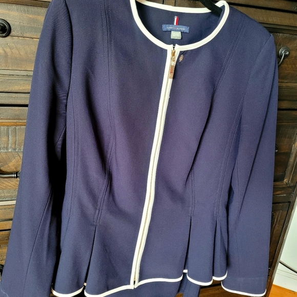 Tommy Hilfiger Suit 8 💙 - Picture 2 of 9